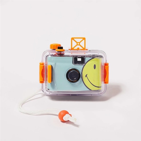 COPY - NWT SMILEY UNDERWATER CAMERA - Picture 1 of 7